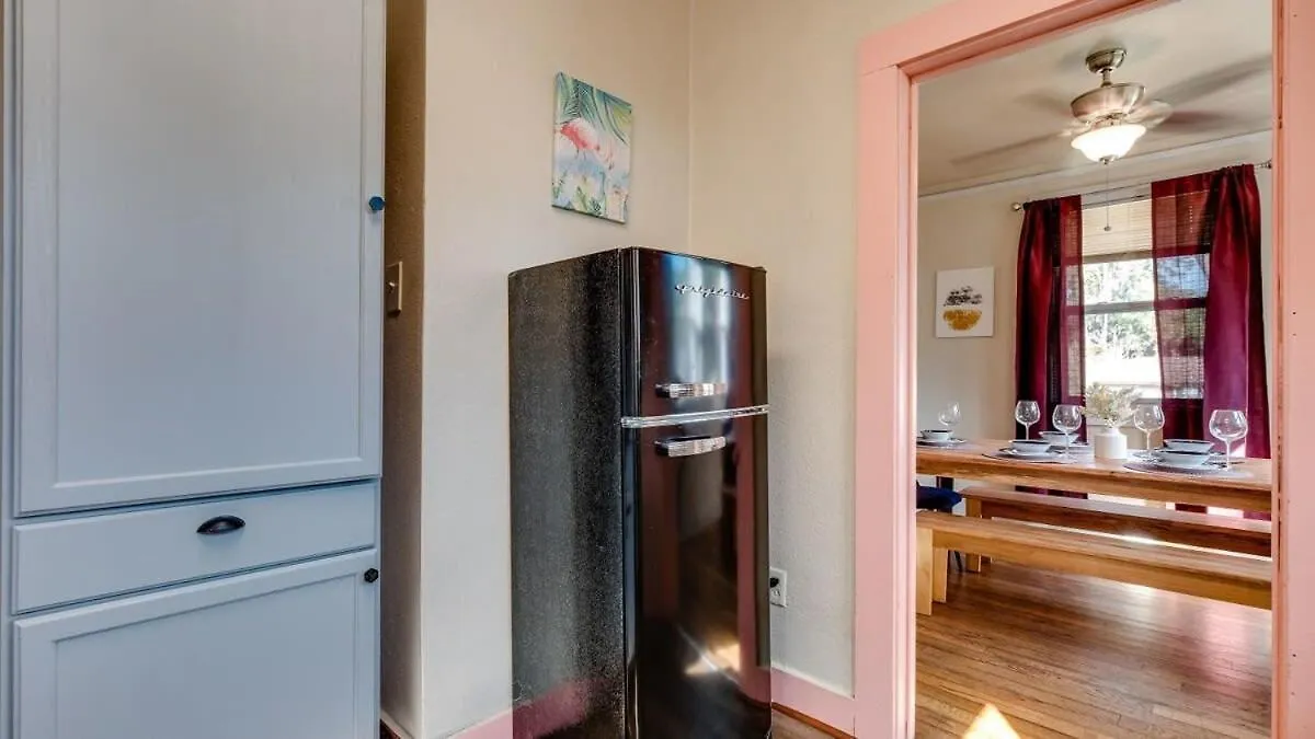 Retro Rainbow At Herb River- Flamingo Flat #4 Savannah Appartement
